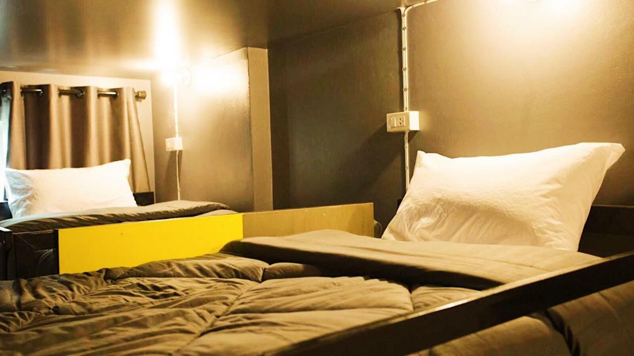 Stamp Hostel (Adults Only) Ban Yang  Esterno foto
